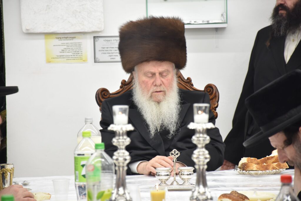 כ"ק אדמו"ר מוואסלוי שליט"א בעריכת טיש יארצייט