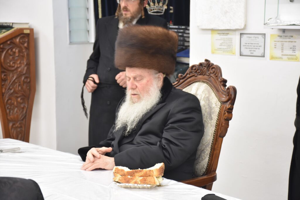 כ"ק אדמו"ר מוואסלוי שליט"א בעריכת טיש יארצייט