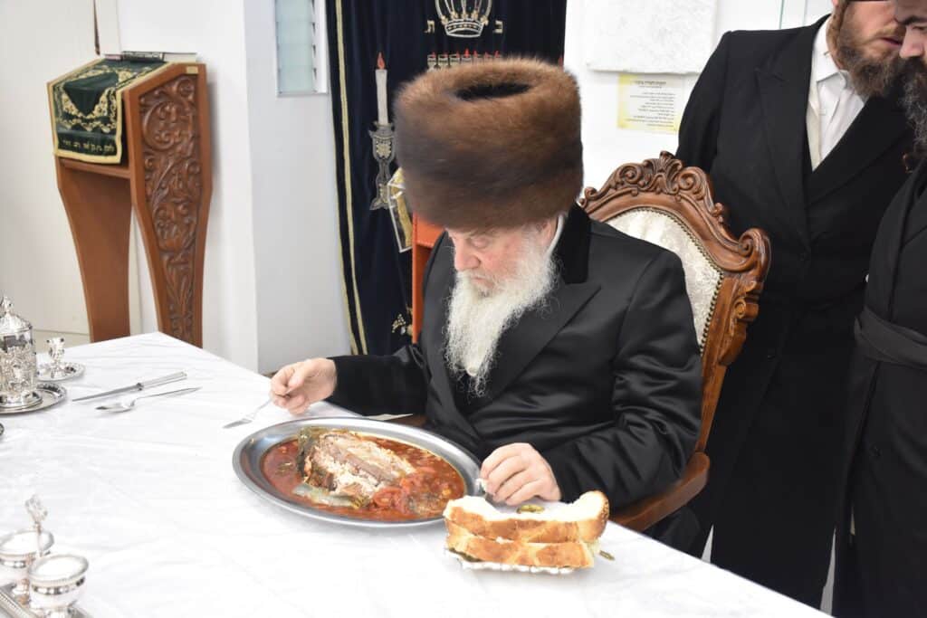 כ"ק אדמו"ר מוואסלוי שליט"א בעריכת טיש יארצייט