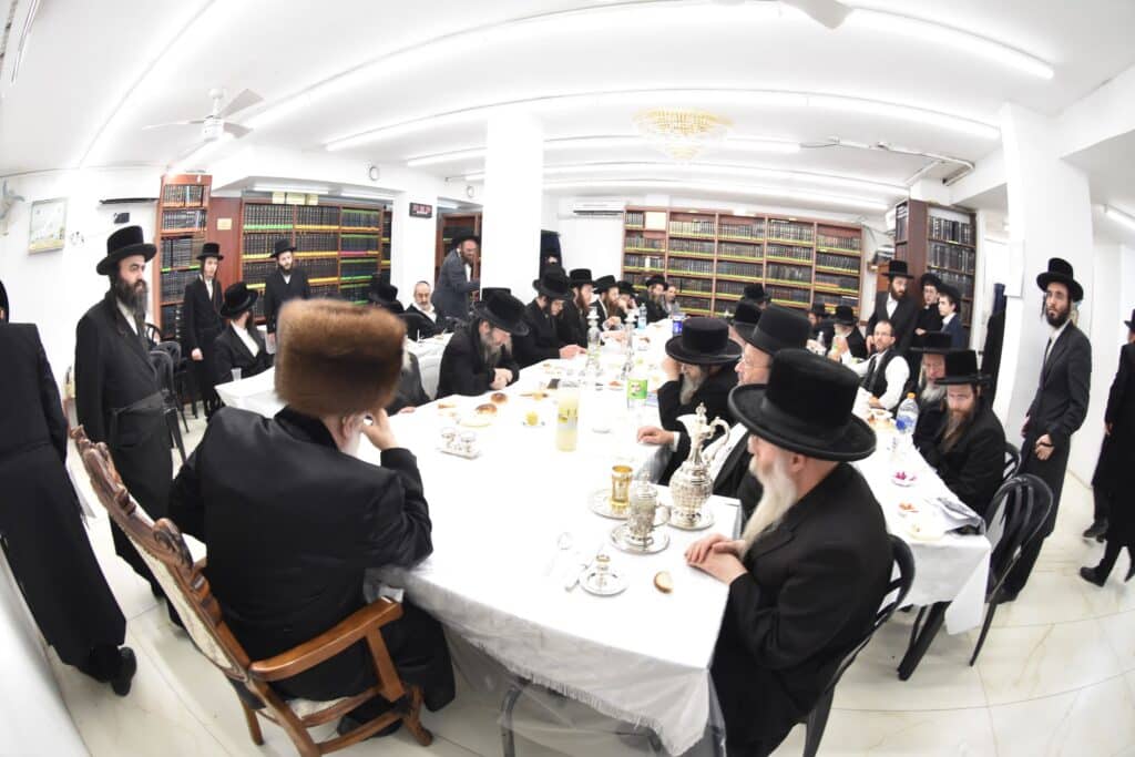 כ"ק אדמו"ר מוואסלוי שליט"א בעריכת טיש יארצייט