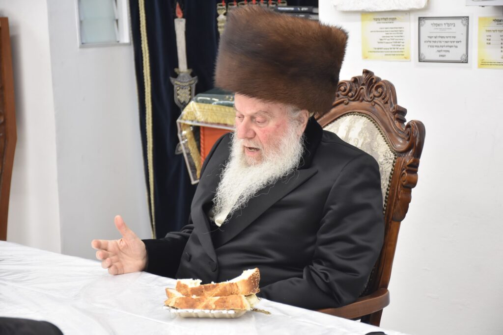 כ"ק אדמו"ר מוואסלוי שליט"א בעריכת טיש יארצייט