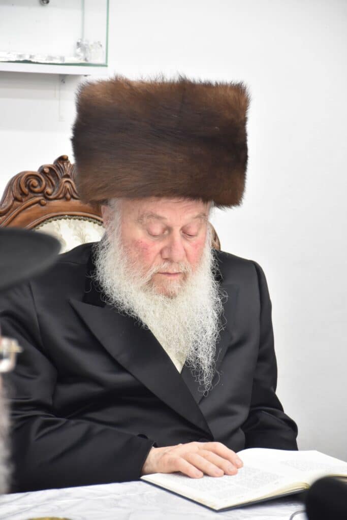 כ"ק אדמו"ר מוואסלוי שליט"א בעריכת טיש יארצייט