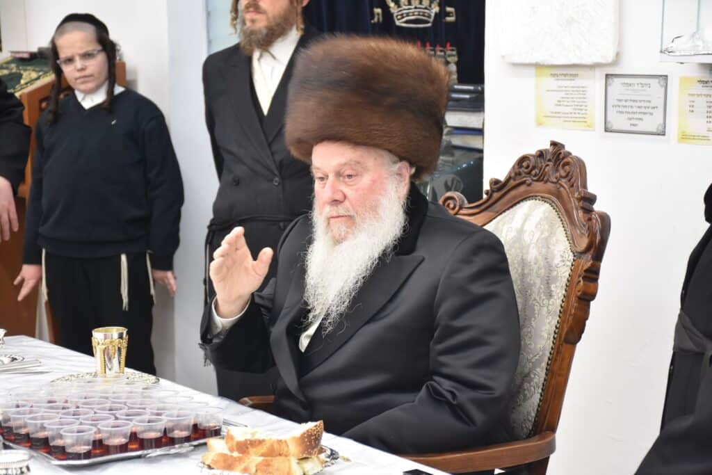 כ"ק אדמו"ר מוואסלוי שליט"א בעריכת טיש יארצייט