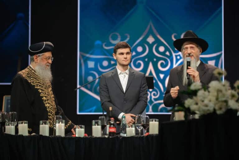 רגע היסטורי במוסקבה: שורד השבי נכנס בברית המילה