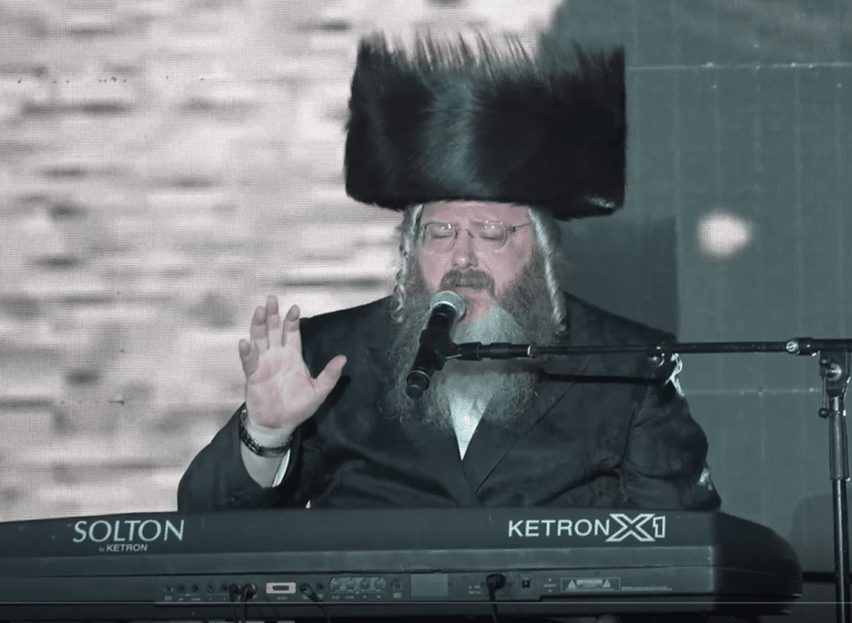 תיעוד: אמן הרגש מאיר אדלר ברגע אישי על ילדות בצל היתמות