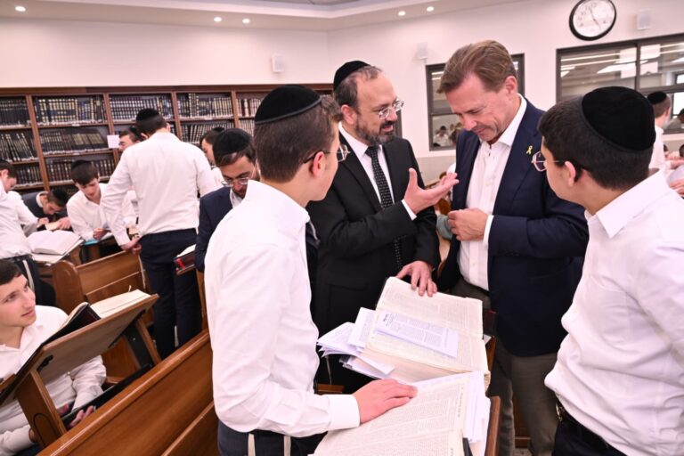 שגריר גרמניה בישראל עשה שטייגען בישיבה בטלזסטון