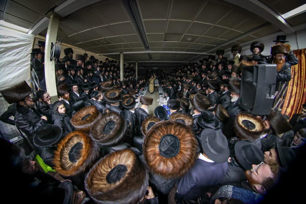 גלריה: הגה"צ רבי אלימלך בידרמן עם חבורת אש קודש 