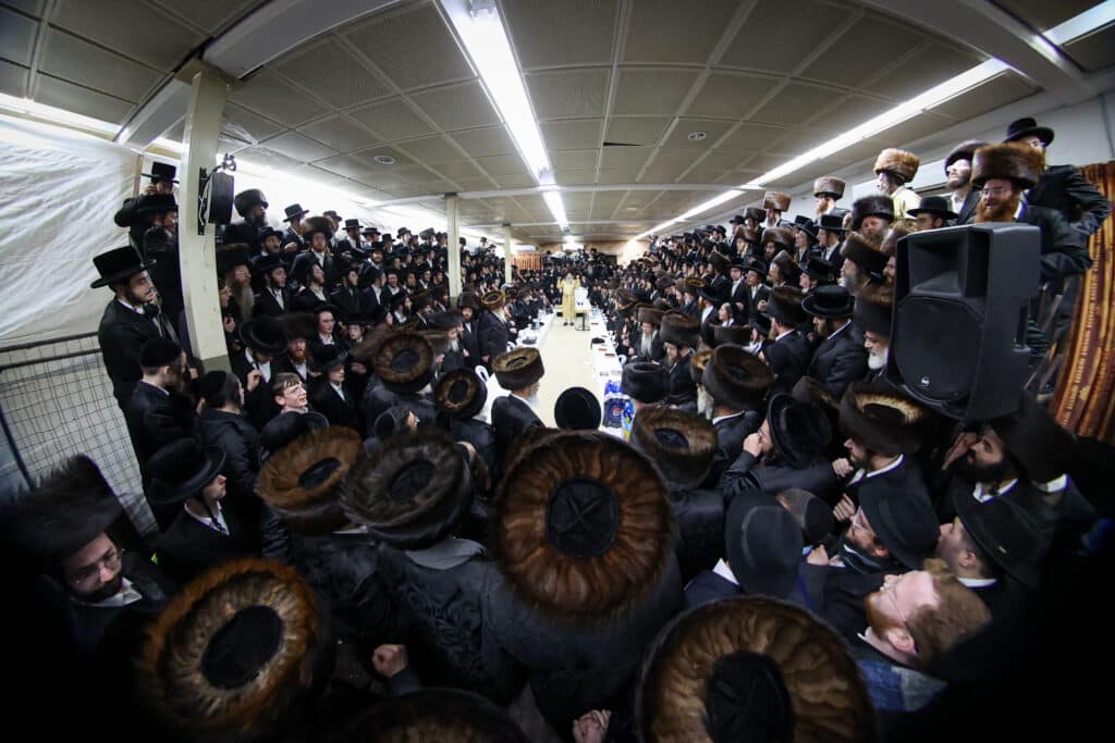 גלריה: הגה"צ רבי אלימלך בידרמן עם חבורת אש קודש 