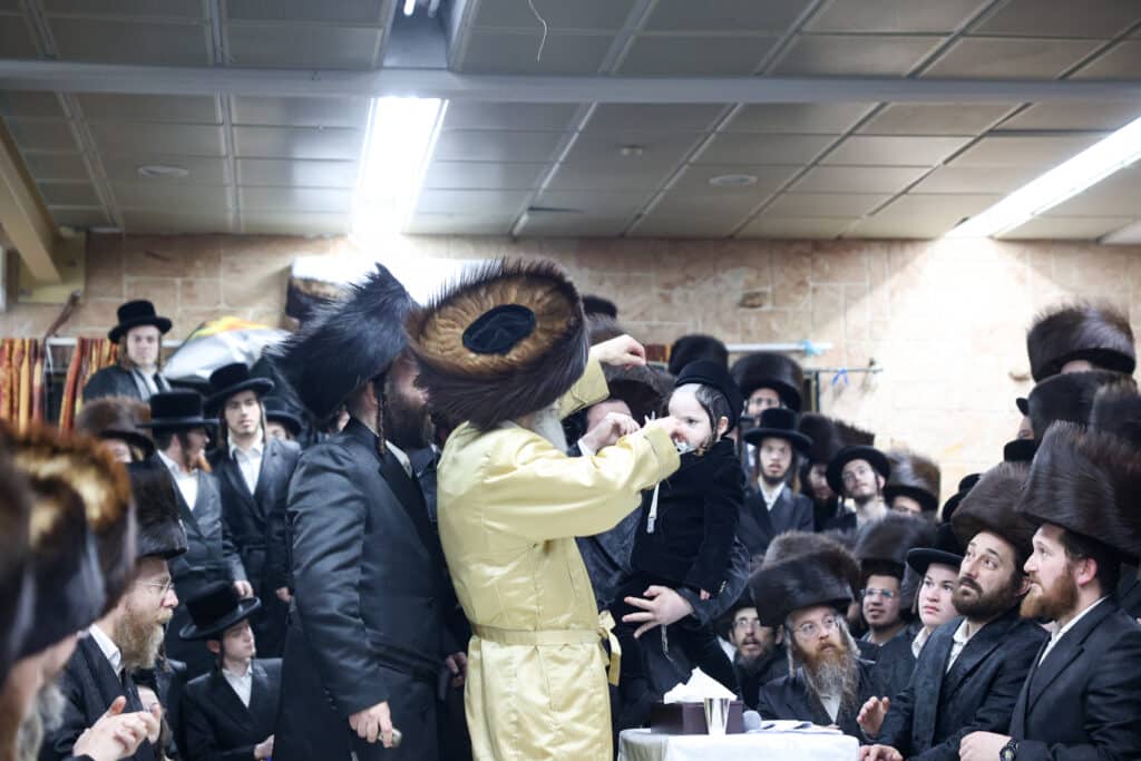 גלריה: הגה"צ רבי אלימלך בידרמן עם חבורת אש קודש 