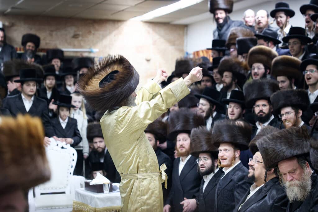 גלריה: הגה"צ רבי אלימלך בידרמן עם חבורת אש קודש 