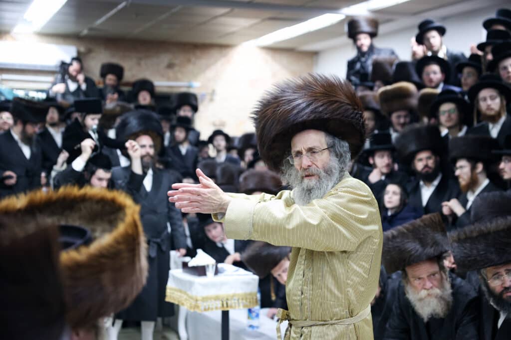 גלריה: הגה"צ רבי אלימלך בידרמן עם חבורת אש קודש 