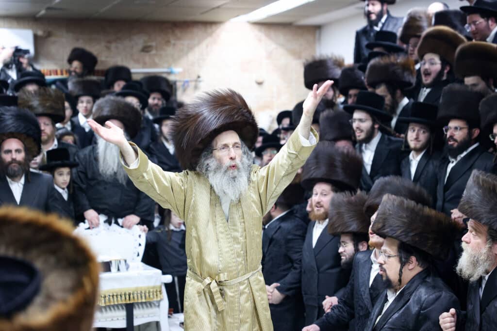 גלריה: הגה"צ רבי אלימלך בידרמן עם חבורת אש קודש 