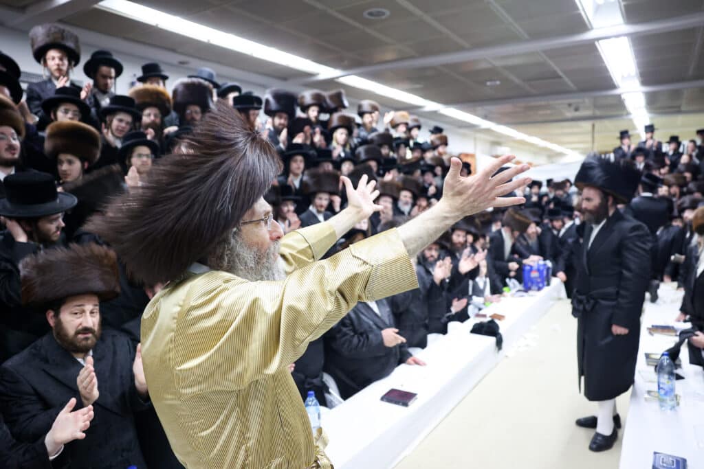 גלריה: הגה"צ רבי אלימלך בידרמן עם חבורת אש קודש 