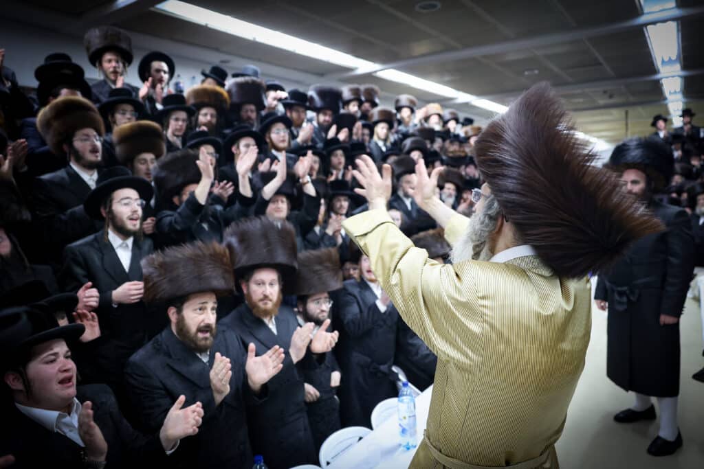 גלריה: הגה"צ רבי אלימלך בידרמן עם חבורת אש קודש 