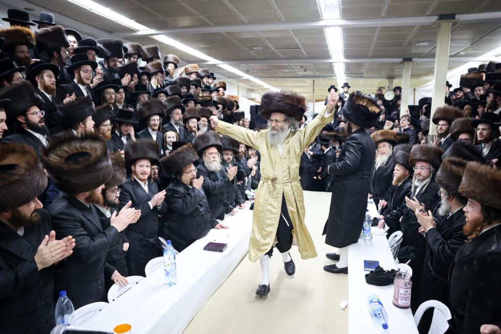 גלריה: הגה"צ רבי אלימלך בידרמן עם חבורת אש קודש 