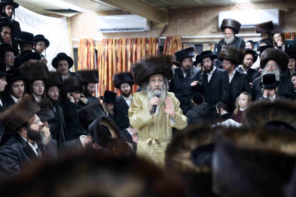 גלריה: הגה"צ רבי אלימלך בידרמן עם חבורת אש קודש 