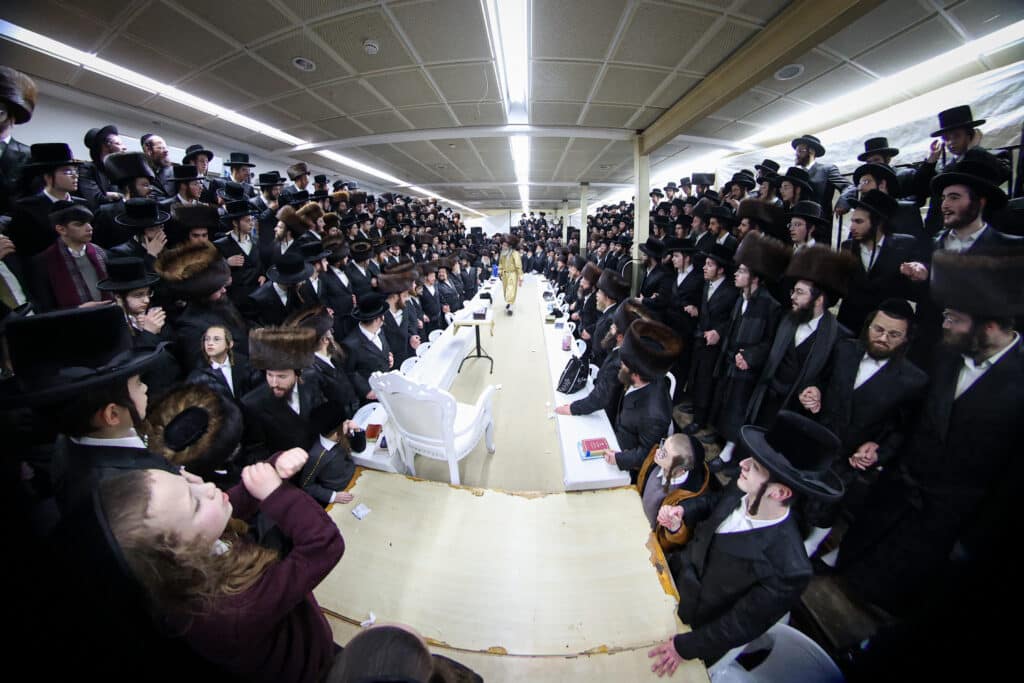 גלריה: הגה"צ רבי אלימלך בידרמן עם חבורת אש קודש 