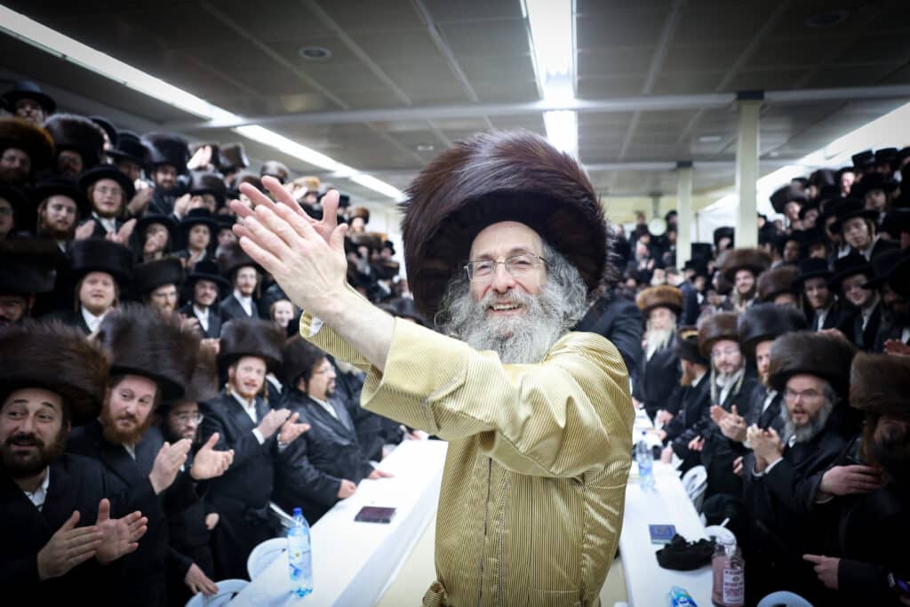 גלריה: הגה"צ רבי אלימלך בידרמן עם חבורת אש קודש 