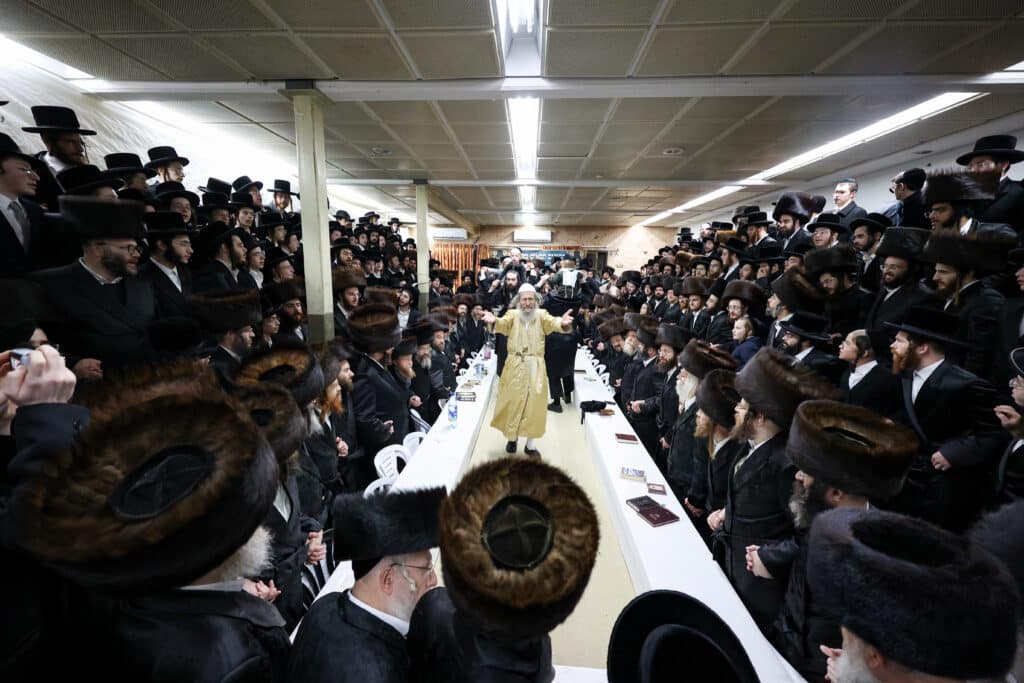 גלריה: הגה"צ רבי אלימלך בידרמן עם חבורת אש קודש 