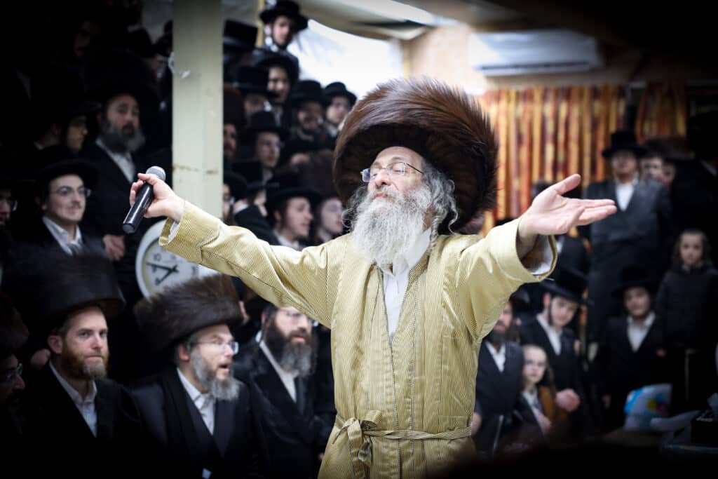 גלריה: הגה"צ רבי אלימלך בידרמן עם חבורת אש קודש 