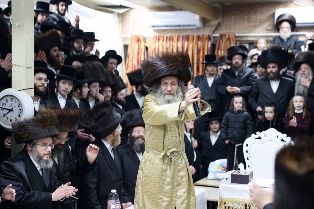 גלריה: הגה"צ רבי אלימלך בידרמן עם חבורת אש קודש 