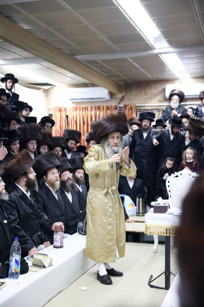 גלריה: הגה"צ רבי אלימלך בידרמן עם חבורת אש קודש 