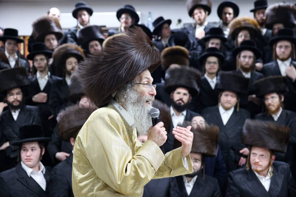 גלריה: הגה"צ רבי אלימלך בידרמן עם חבורת אש קודש 