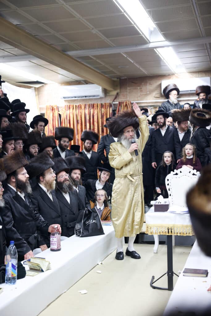 גלריה: הגה"צ רבי אלימלך בידרמן עם חבורת אש קודש 