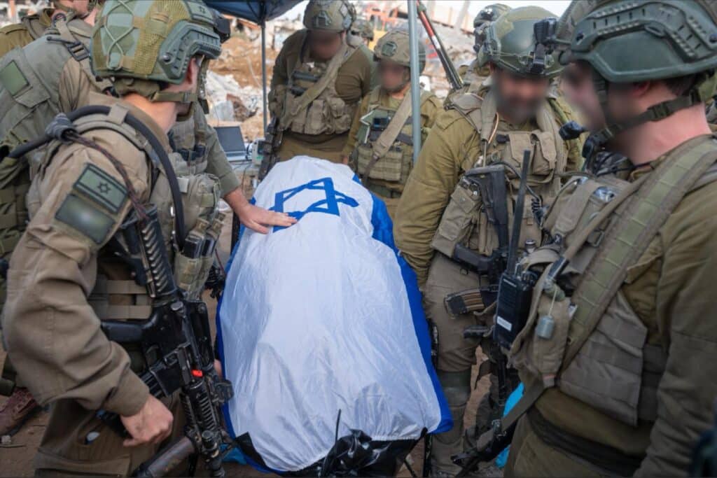 הלוחמים מזהים את רן גואילי ודומעים: תיעודים ממבצע החילוץ הלוחמים מזהים את רן גואילי ודומעים: תיעודים ממבצע החילוץ