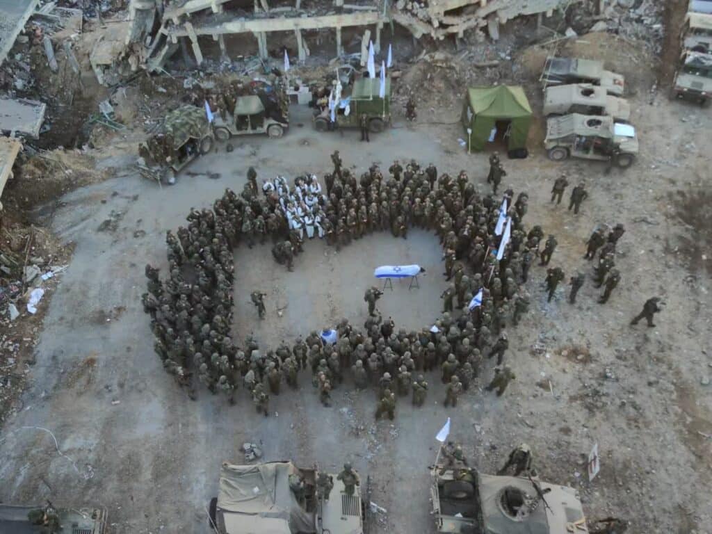 הלוחמים מזהים את רן גואילי ודומעים: תיעודים ממבצע החילוץ הלוחמים מזהים את רן גואילי ודומעים: תיעודים ממבצע החילוץ