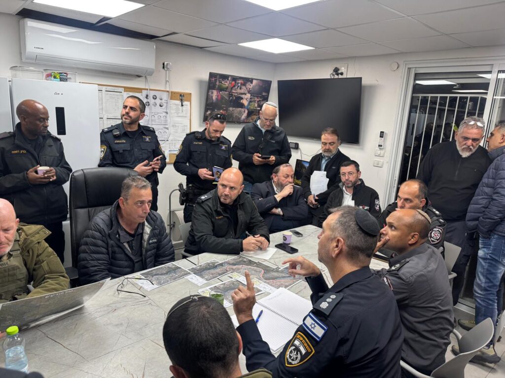 לאורך 20 ק"מ של נחל: החיפושים אחר הנער שנסחף