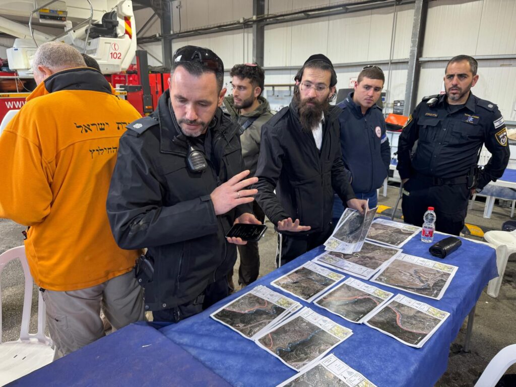 לאורך 20 ק"מ של נחל: החיפושים אחר הנער שנסחף