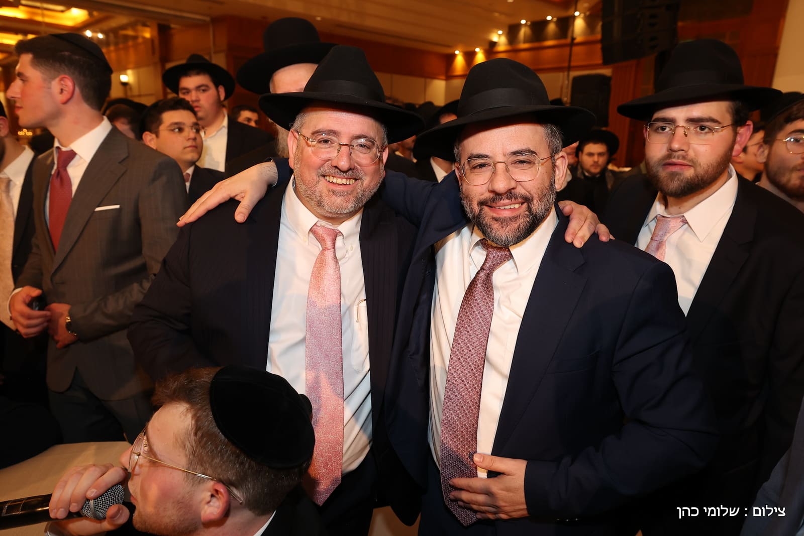 הרב של 'אסם' השיא את בנו - כולם עלו לאחל מזל טוב