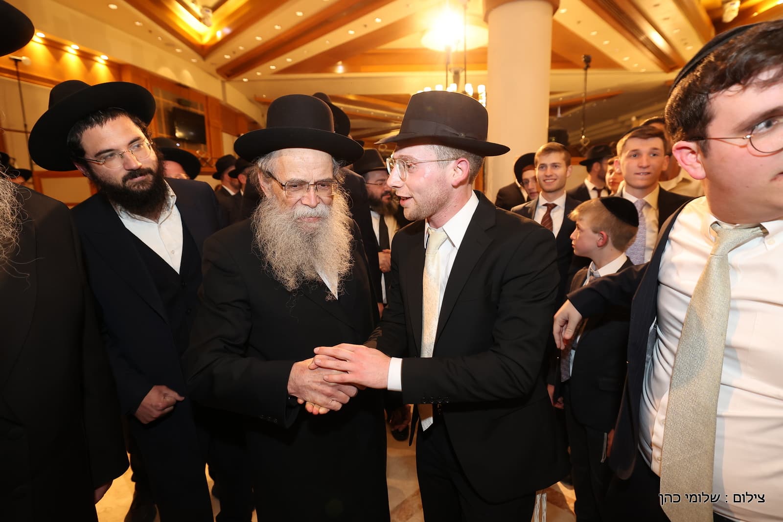 הרב של 'אסם' השיא את בנו - כולם עלו לאחל מזל טוב