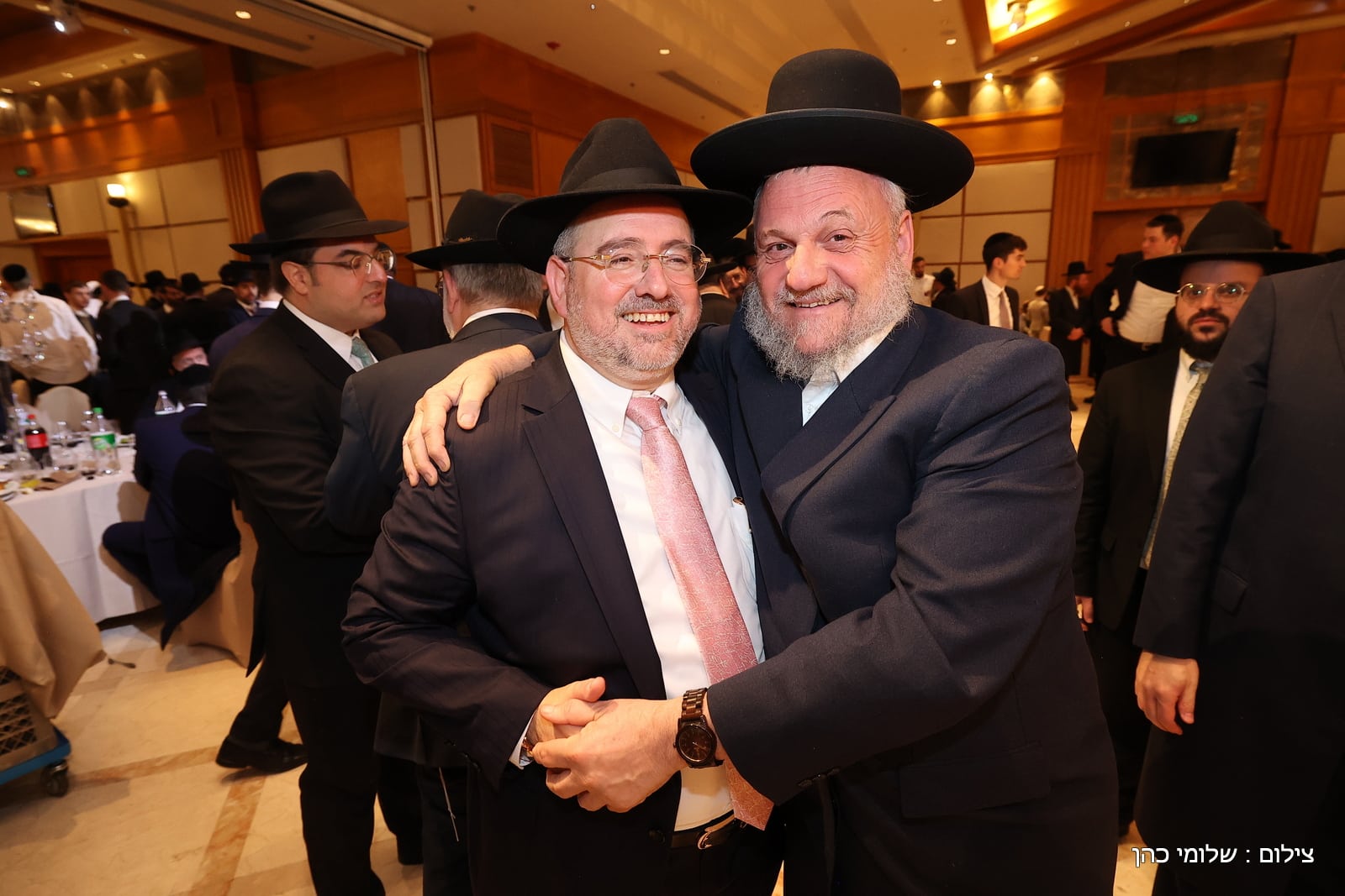 הרב של 'אסם' השיא את בנו - כולם עלו לאחל מזל טוב