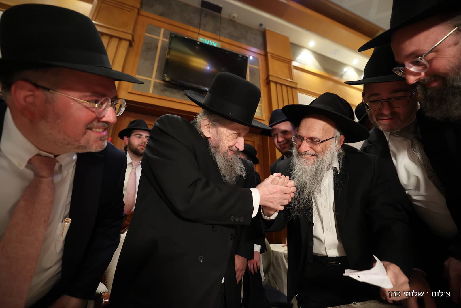 הרב של 'אסם' השיא את בנו - כולם עלו לאחל מזל טוב