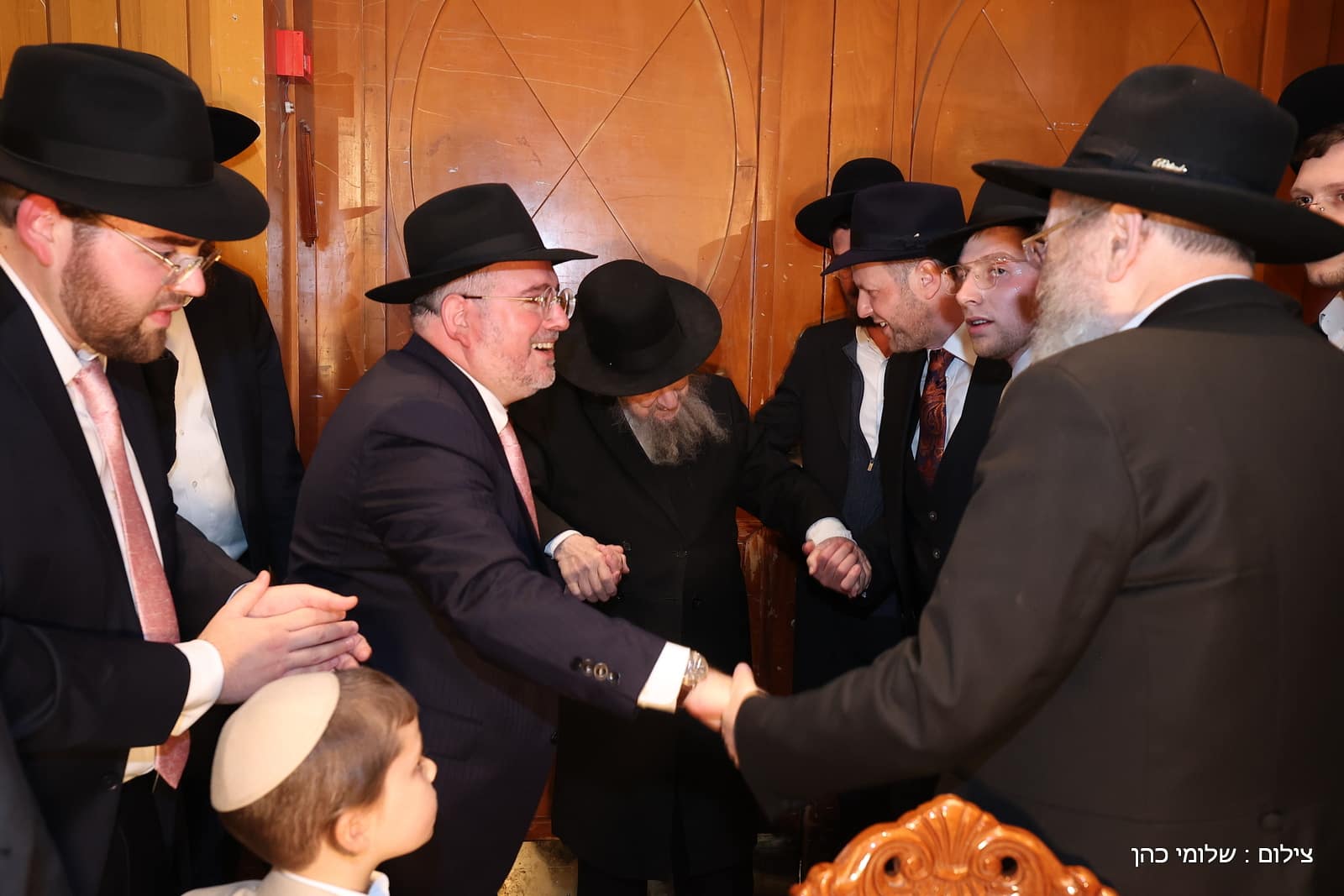 הרב של 'אסם' השיא את בנו - כולם עלו לאחל מזל טוב