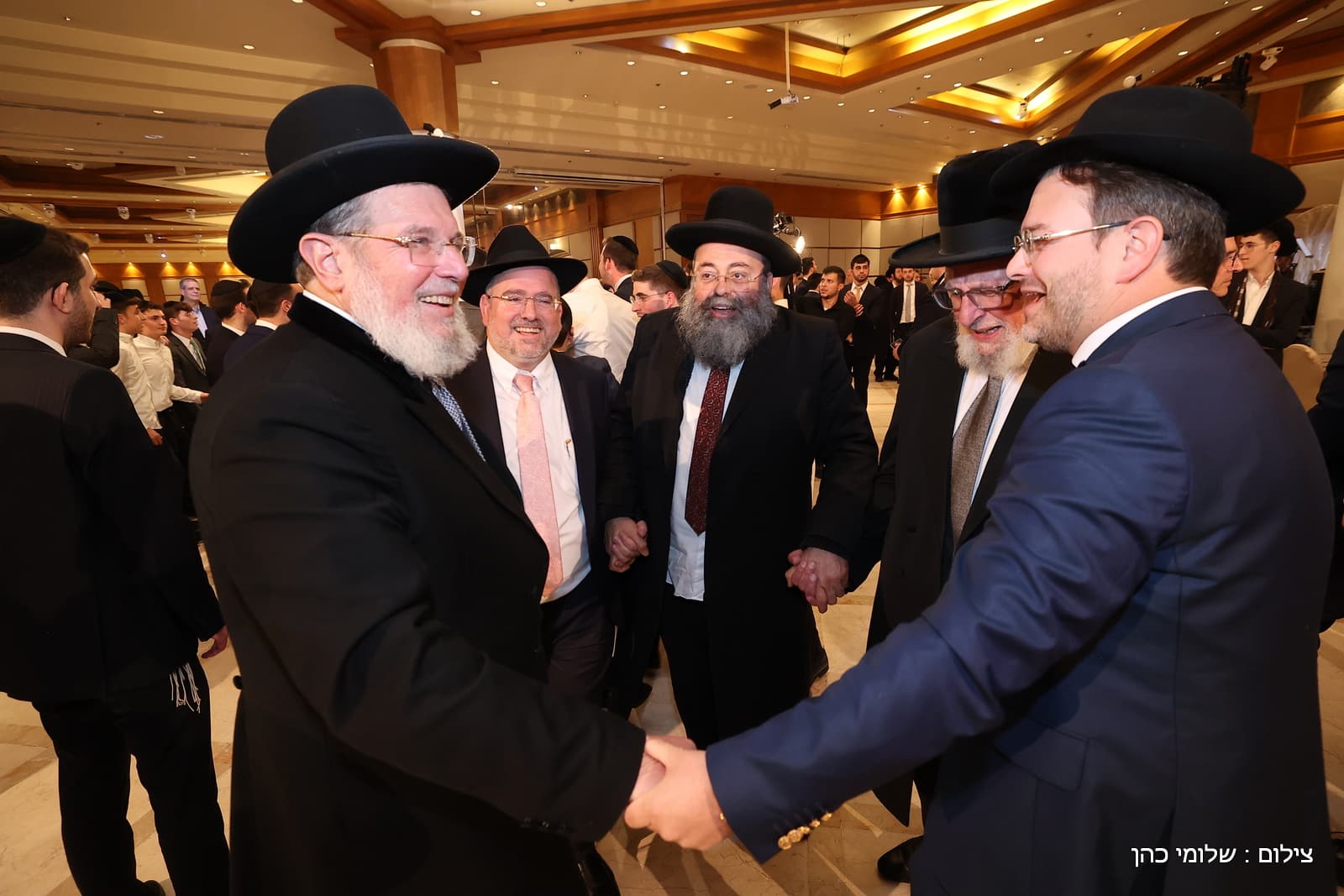 הרב של 'אסם' השיא את בנו - כולם עלו לאחל מזל טוב