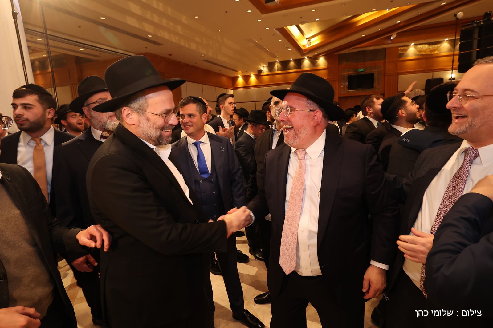 הרב של 'אסם' השיא את בנו - כולם עלו לאחל מזל טוב