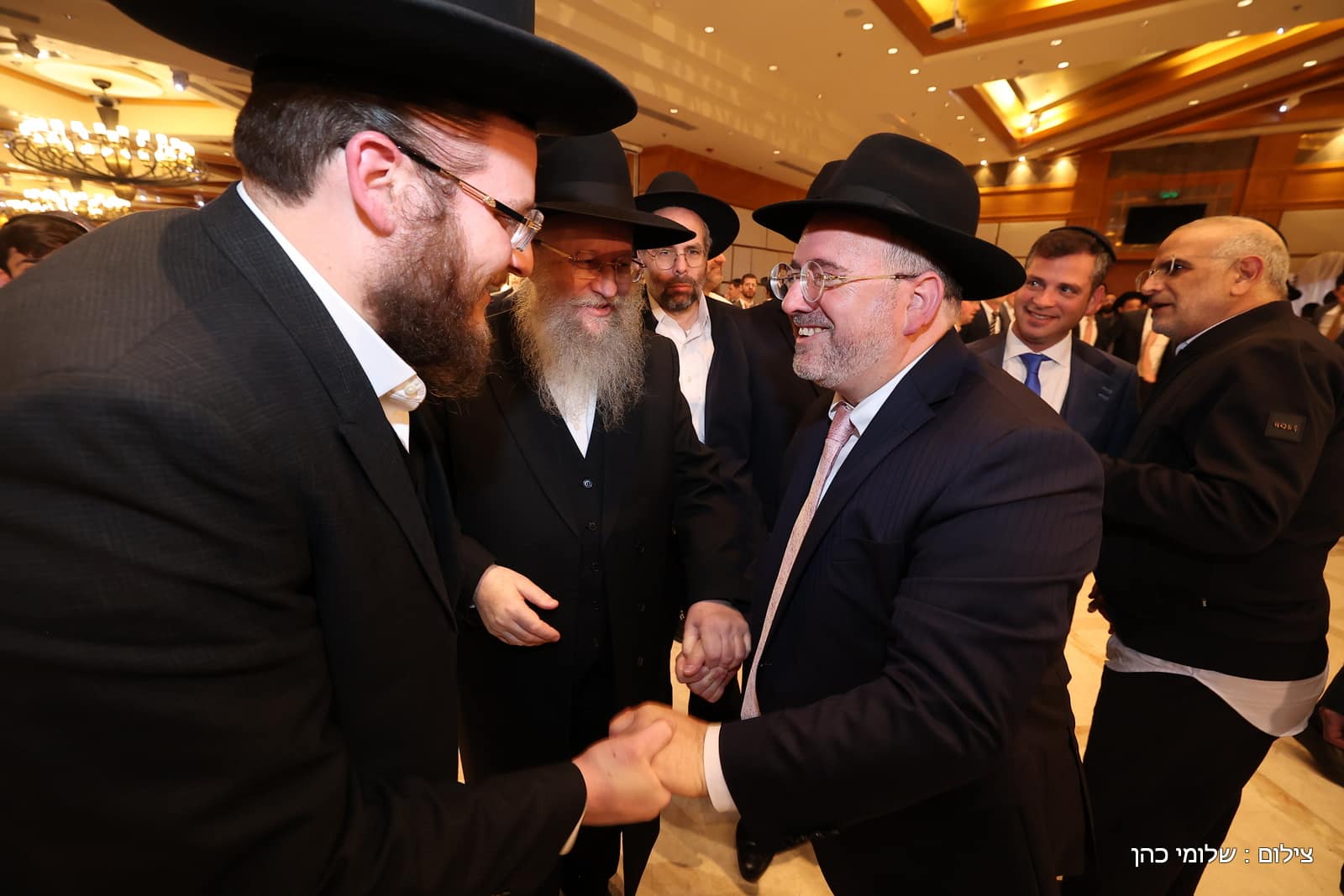 הרב של 'אסם' השיא את בנו - כולם עלו לאחל מזל טוב