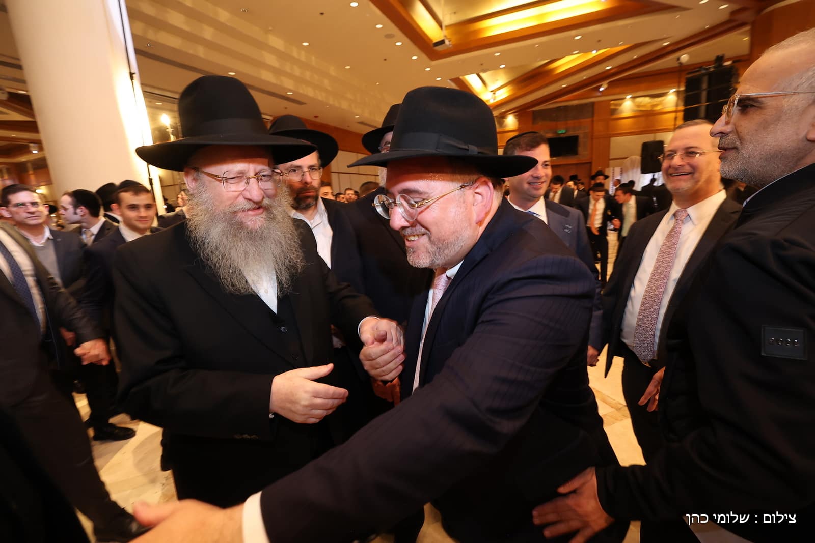 הרב של 'אסם' השיא את בנו - כולם עלו לאחל מזל טוב