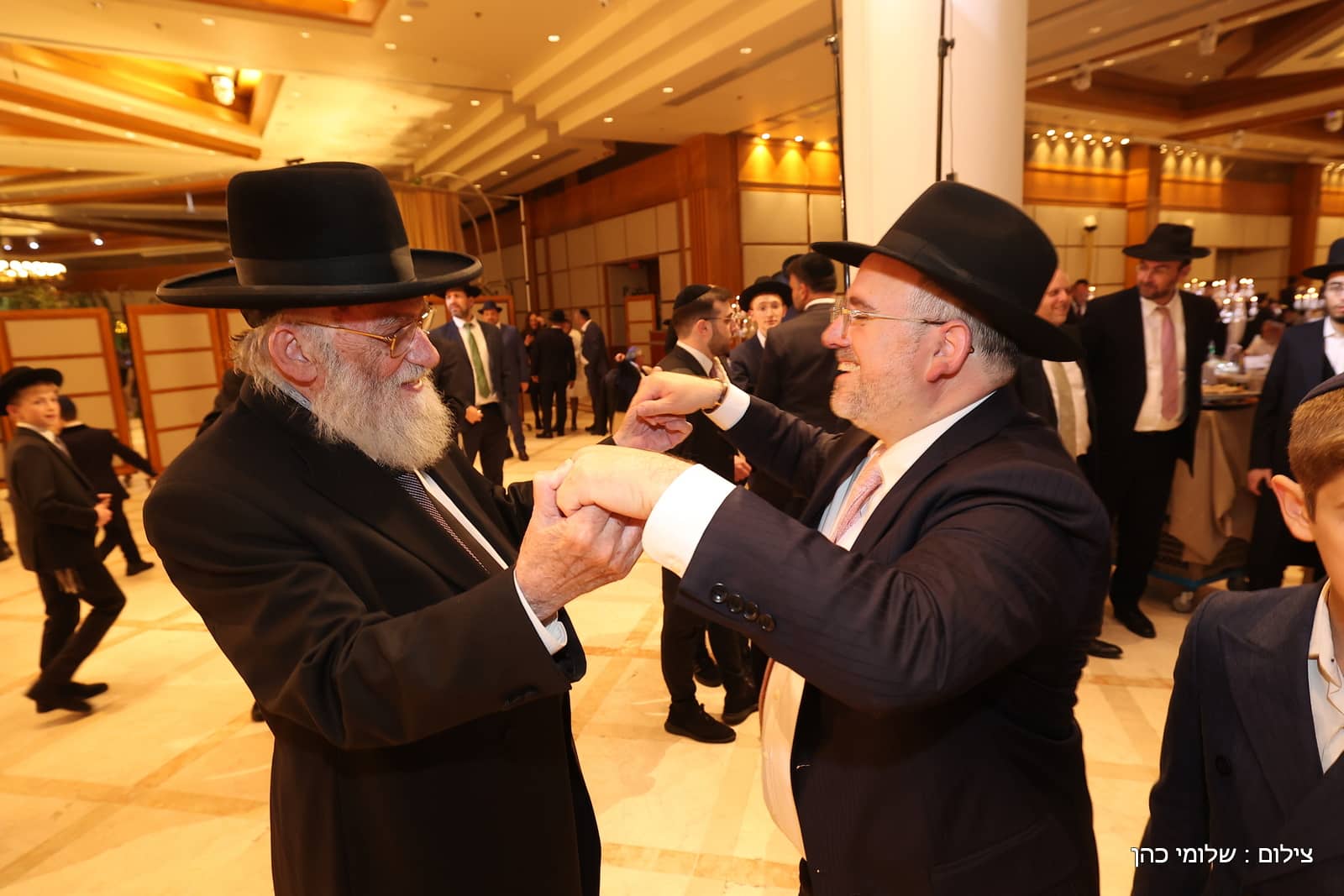 הרב של 'אסם' השיא את בנו - כולם עלו לאחל מזל טוב