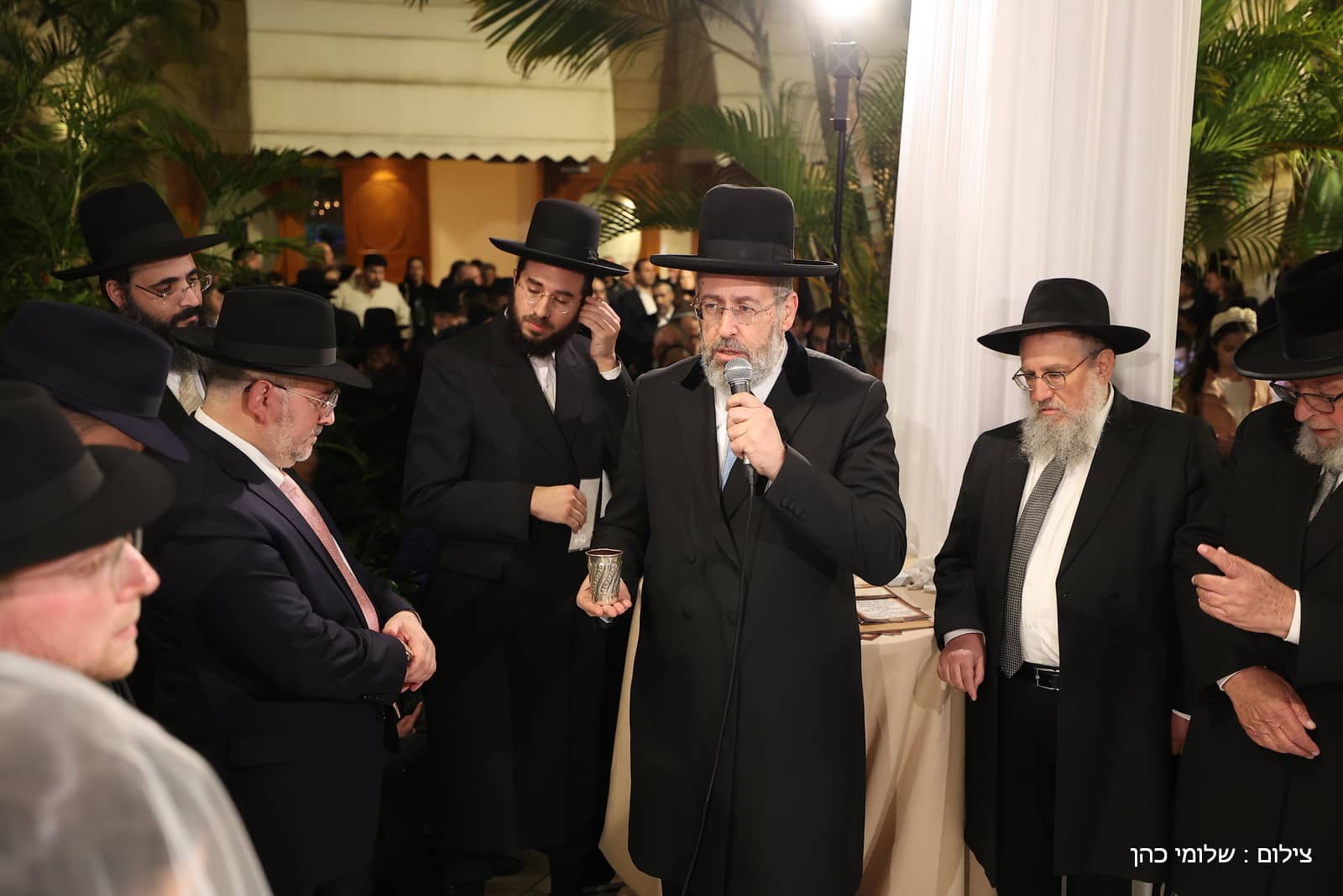 הרב של 'אסם' השיא את בנו - כולם עלו לאחל מזל טוב