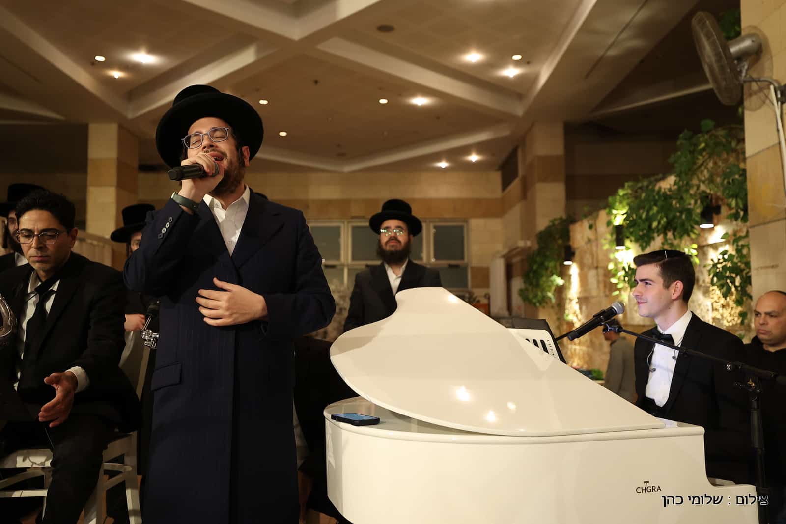 הרב של 'אסם' השיא את בנו - כולם עלו לאחל מזל טוב