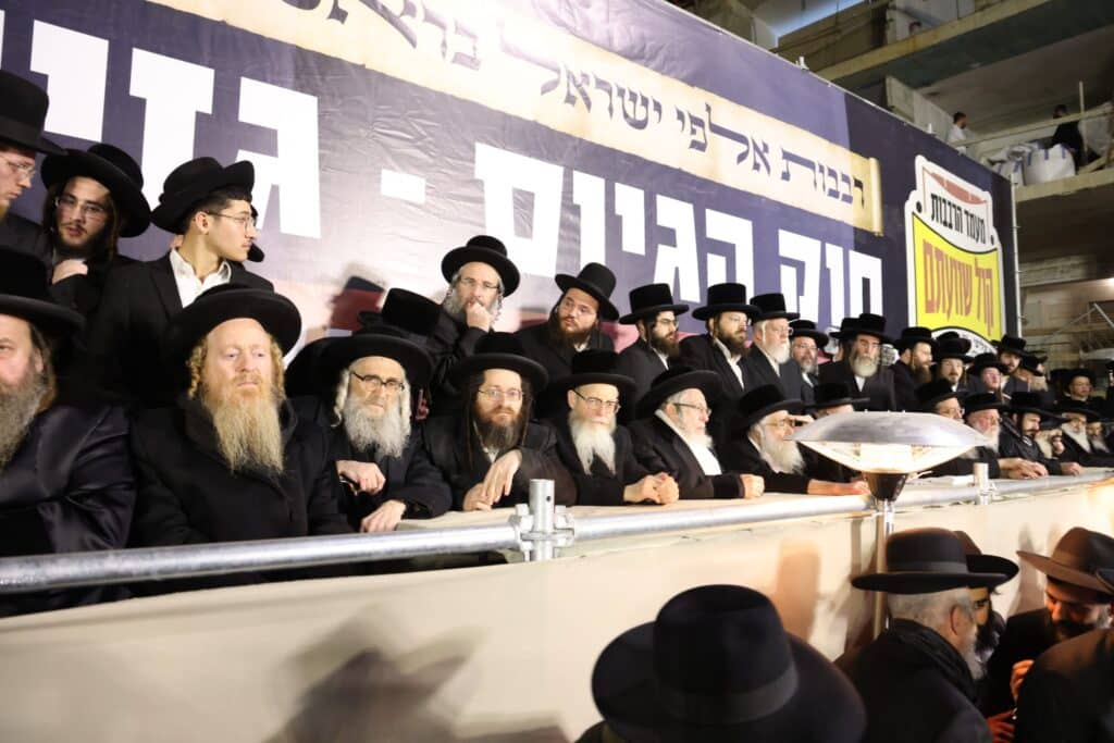 מפגן כוח אדיר בירושלים: רבבות בעצרת נגד גיוס לומדי התורה מפגן כוח אדיר בירושלים: רבבות בעצרת נגד גיוס לומדי התורה