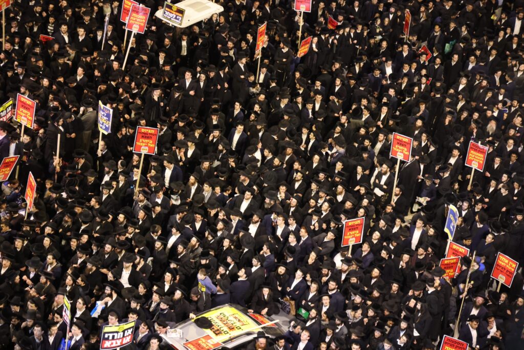 מפגן כוח אדיר בירושלים: רבבות בעצרת נגד גיוס לומדי התורה מפגן כוח אדיר בירושלים: רבבות בעצרת נגד גיוס לומדי התורה