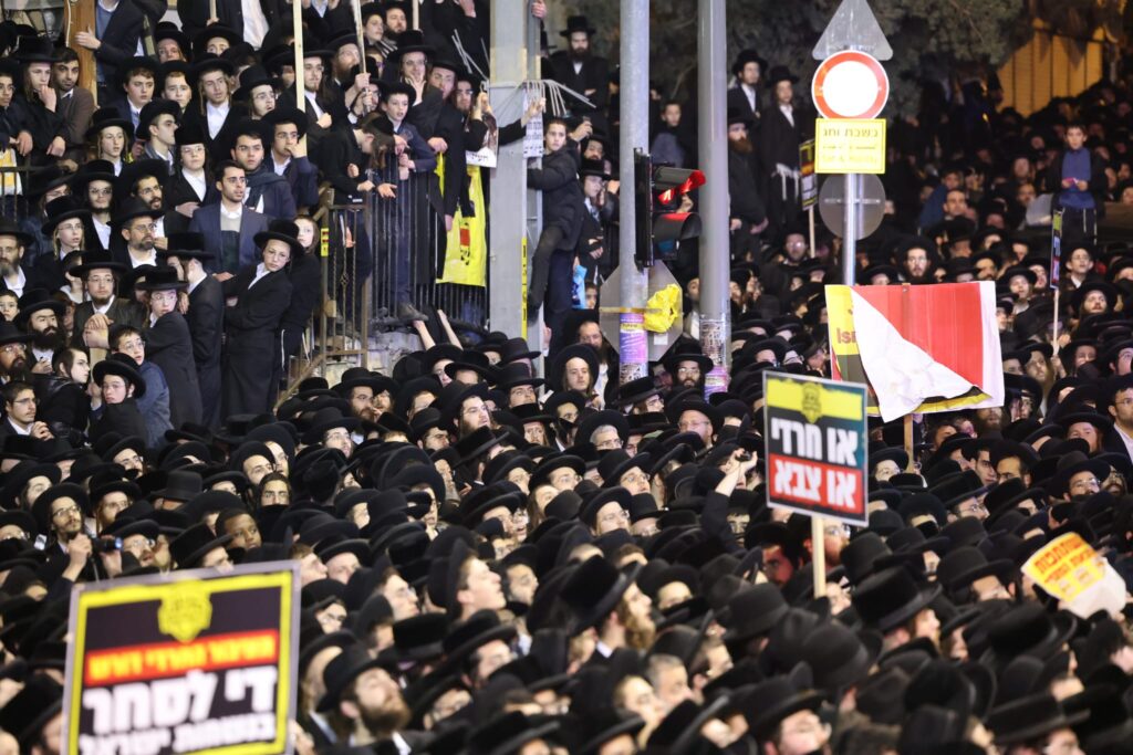 מפגן כוח אדיר בירושלים: רבבות בעצרת נגד גיוס לומדי התורה מפגן כוח אדיר בירושלים: רבבות בעצרת נגד גיוס לומדי התורה