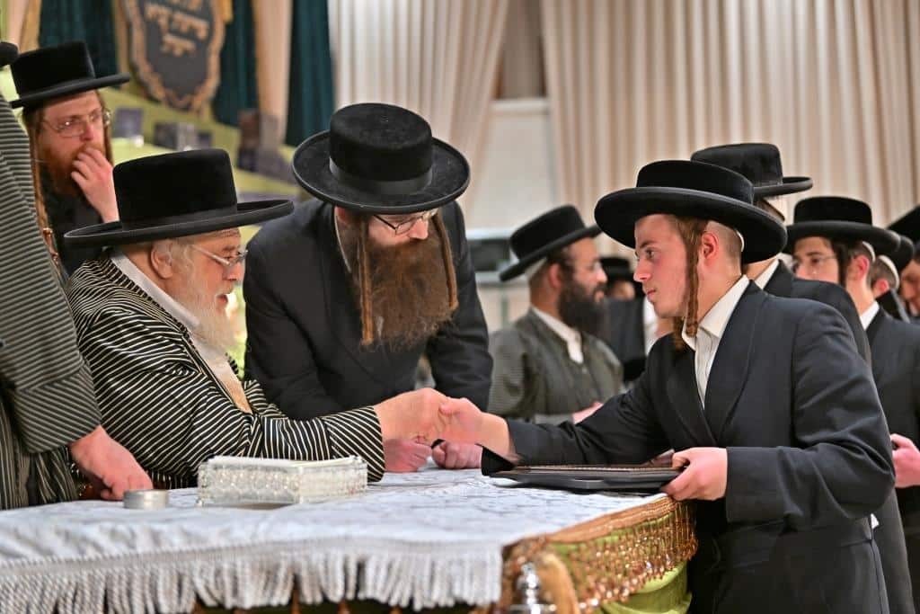 גלריה: מעמד כתרה של תורה למאות בחורי "תולדות אהרן" גלריה: מעמד כתרה של תורה למאות בחורי "תולדות אהרן"