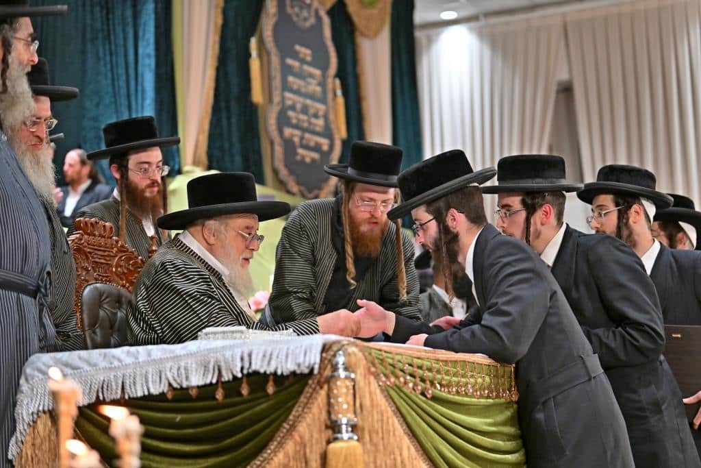 גלריה: מעמד כתרה של תורה למאות בחורי "תולדות אהרן" גלריה: מעמד כתרה של תורה למאות בחורי "תולדות אהרן"