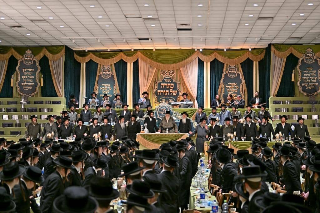 גלריה: מעמד כתרה של תורה למאות בחורי "תולדות אהרן" גלריה: מעמד כתרה של תורה למאות בחורי "תולדות אהרן"